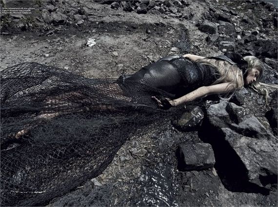Surreal-And-Wonderful-Photos- Models-Mermaids
